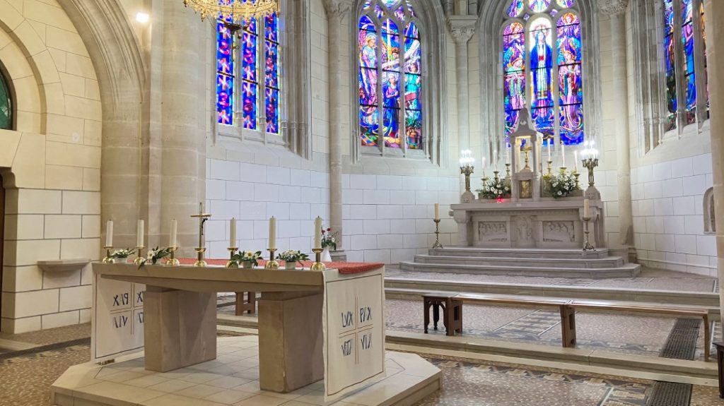 Le chœr de l'églis.