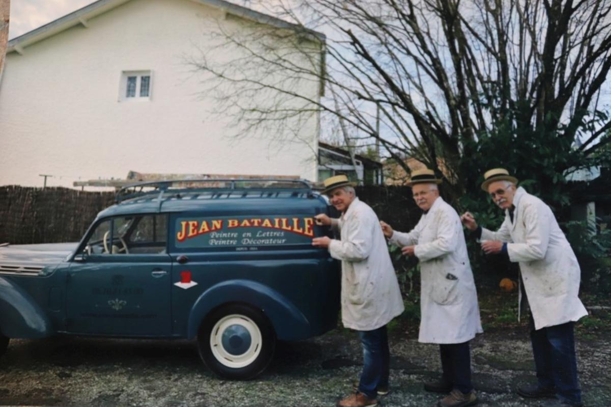 Jean et ses frères Bernard et Michel à l'époque de l'entreprise familiale.